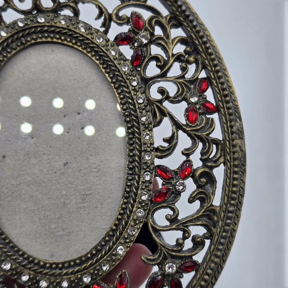 Green Tree Gallery 2005 Filigree Oval Red & Clear Stone 2x3‎ Photo Picture Frame